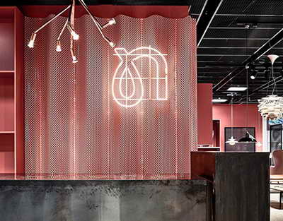 Не стригусь, пока Мбаппе и Винисиус не перестанут симулировать ради пенальти день 3873-й. Экс-судья Фернандес в парике пошутил об игроках Реала